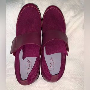TRAQ by Alegria Qwik Womens Smart Walking Shoe Wine